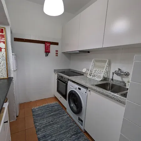 Apartment ! Free Parking Street ! Ground Floor With Washer! Porto