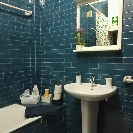 ! Free Parking Street ! Ground Floor With Washer! Apartmán Porto