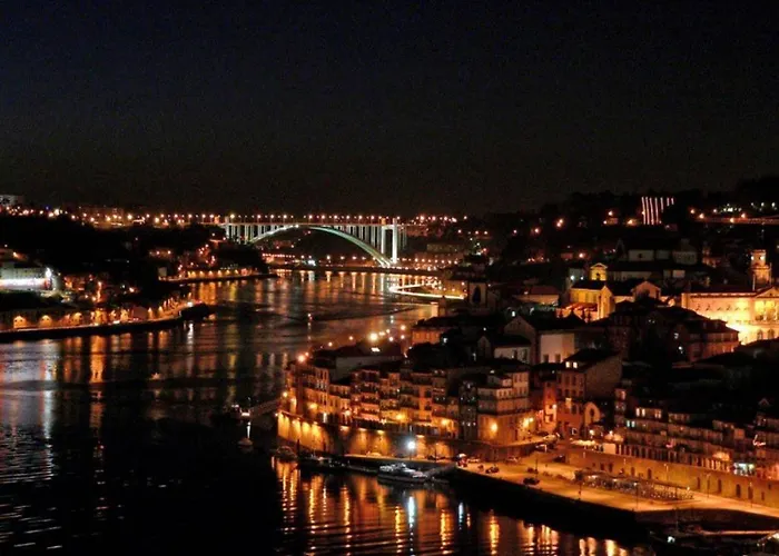 ! Free Parking Street ! Ground Floor With Washer! Porto