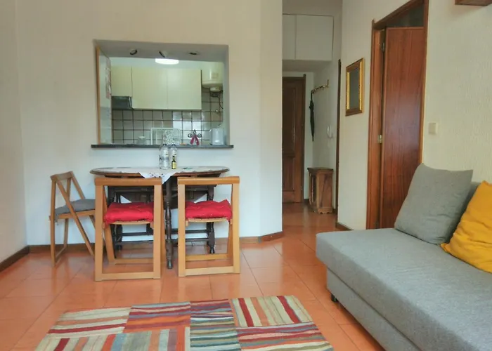 ! Free Parking Street ! Ground Floor With Washer! Lägenhet Oporto